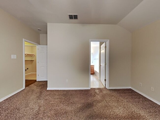 Building Photo - No Application Fees* $500 off 1st Months R...