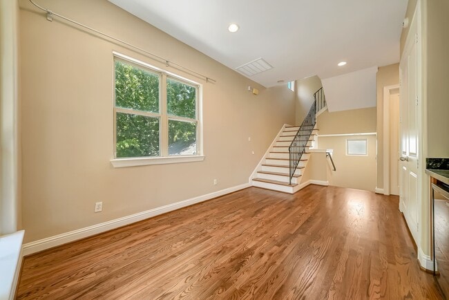 Building Photo - 1616 Live Oak St