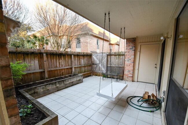 Building Photo - 1601 S Shepherd Dr