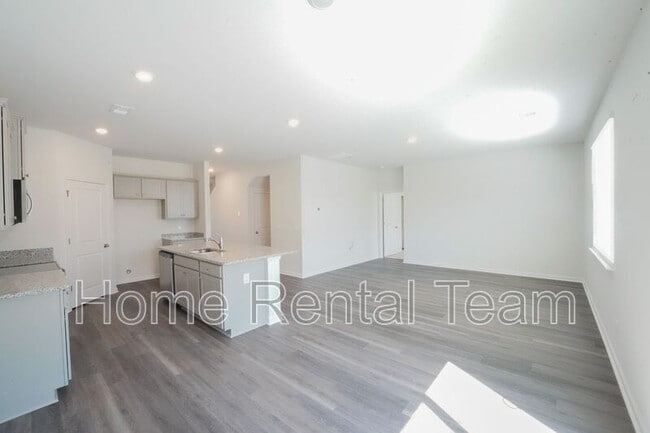 Building Photo - 108 Windrush Pnes