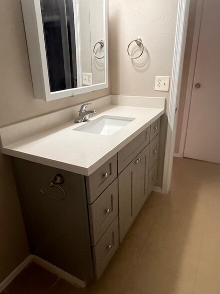 Downstair bath - 6213 E Greenway St