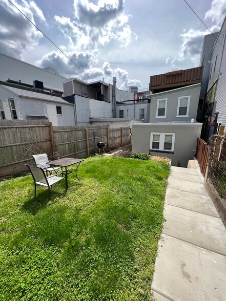 Yard - 5113 Rochelle Ave
