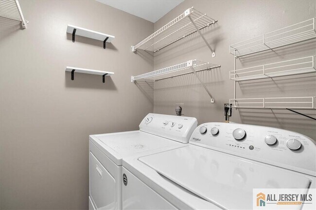 Building Photo - 73 Tennyson Dr