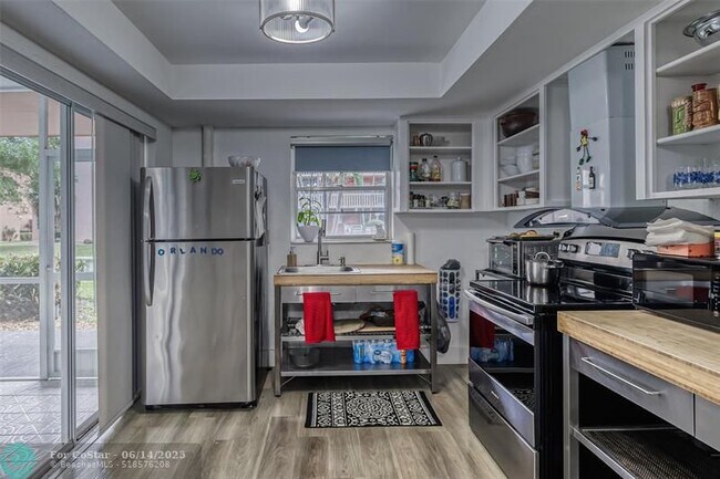 Building Photo - 200 NE 12th Ave