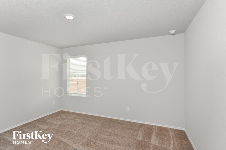 Building Photo - 10766 Prusiner Dr