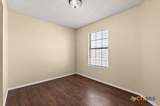 Building Photo - 906 Tanner Rd