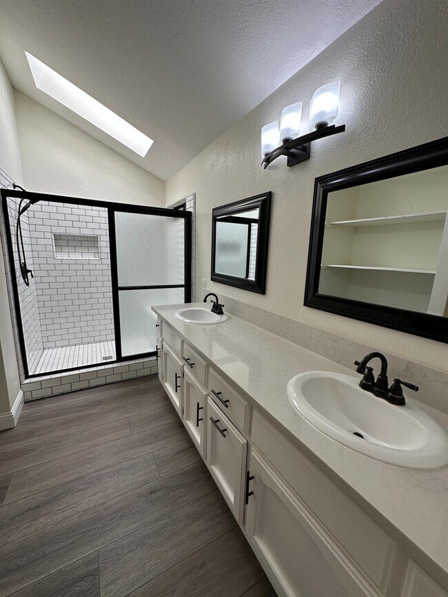 Building Photo - 6201 N West Ave