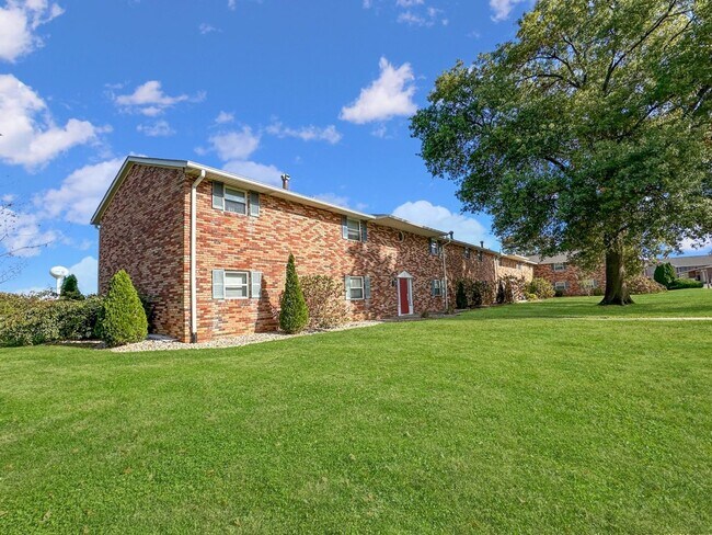 Building Photo - Cozy & Affordable 2-Bedroom Apartment at The Oaks on Davidson – Greensburg, IN
