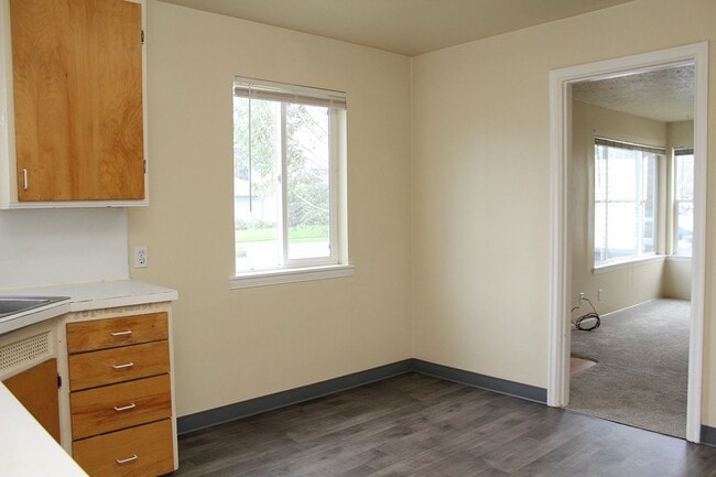 Building Photo - 8723 SE Taylor St