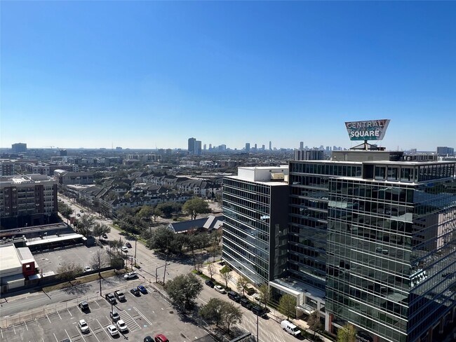 Building Photo - 2016 Main St