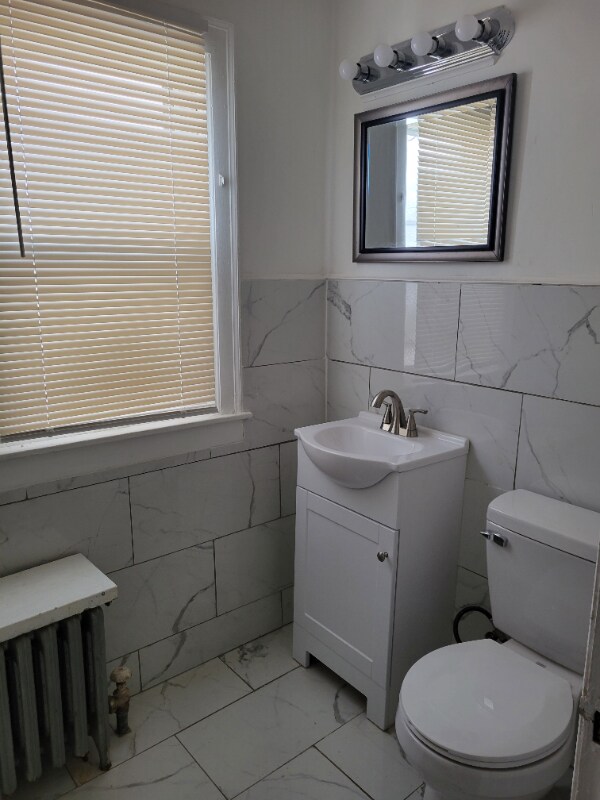 Building Photo - 14559 Rosemont Ave