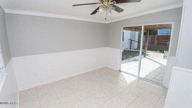 Building Photo - 247 Poinsettia Dr