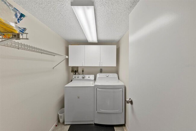 Building Photo - 2693 Sabal Springs Cir