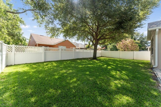 Building Photo - Move-in Ready Home with 2 Car Garage in Desirable Summerport Community!
