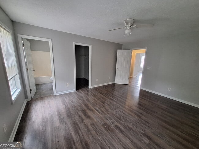 Building Photo - 5633 Rutland Dr SW