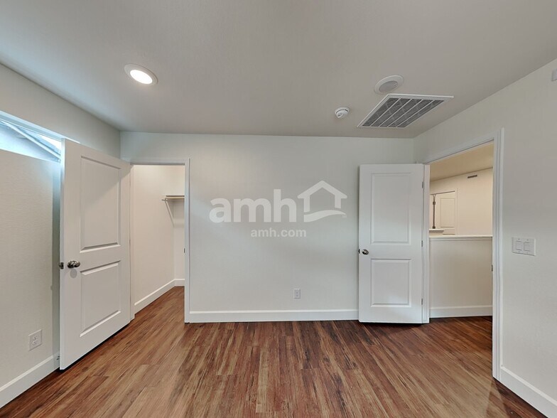 Building Photo - 8815 Carmine Cob Ave