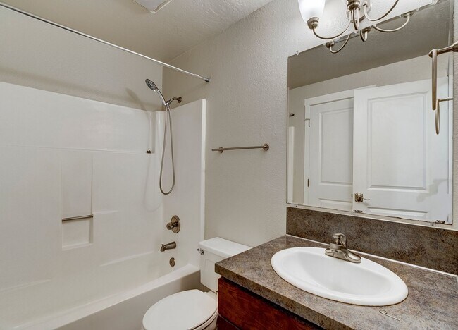 Building Photo - 2 Bedroom Ground Floor Condo
