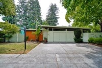 Building Photo - Beautifully Updated 4 Bed, 3 Bath Eichler ...