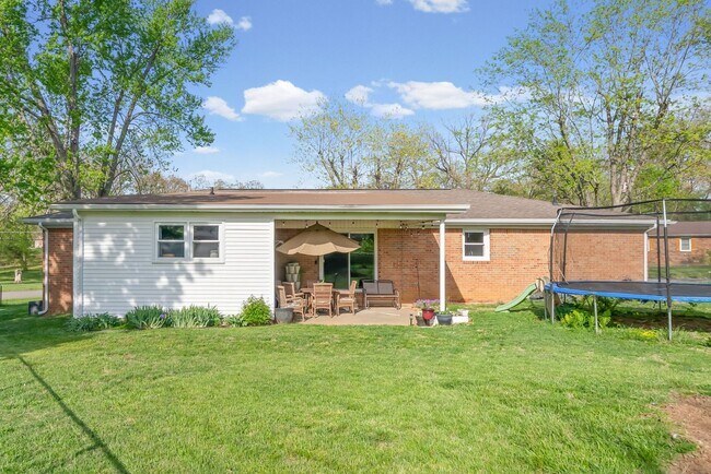 Building Photo - 3611 Bahama Dr