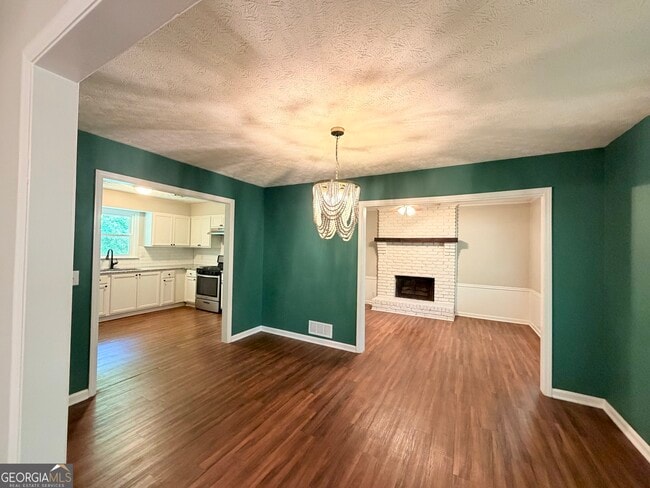 Building Photo - 1140 Azalea Cir NE