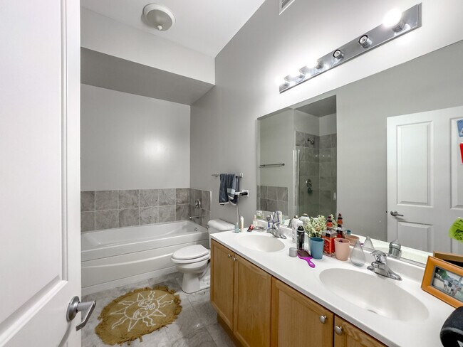 Building Photo - 1464 S Michigan Ave