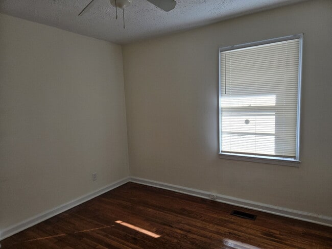 Building Photo - Charming 4-Sided Brick Oasis with Fenced Yard & Hardwood Floors in Atlanta!"