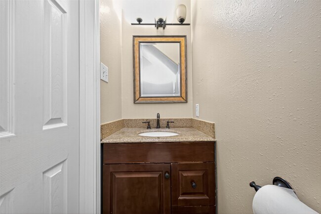 Building Photo - 647 Hollandbridge Ln