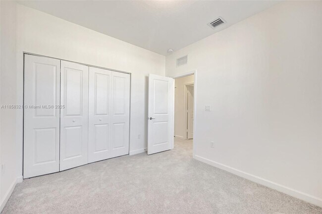 Building Photo - 2546 SE 29th St