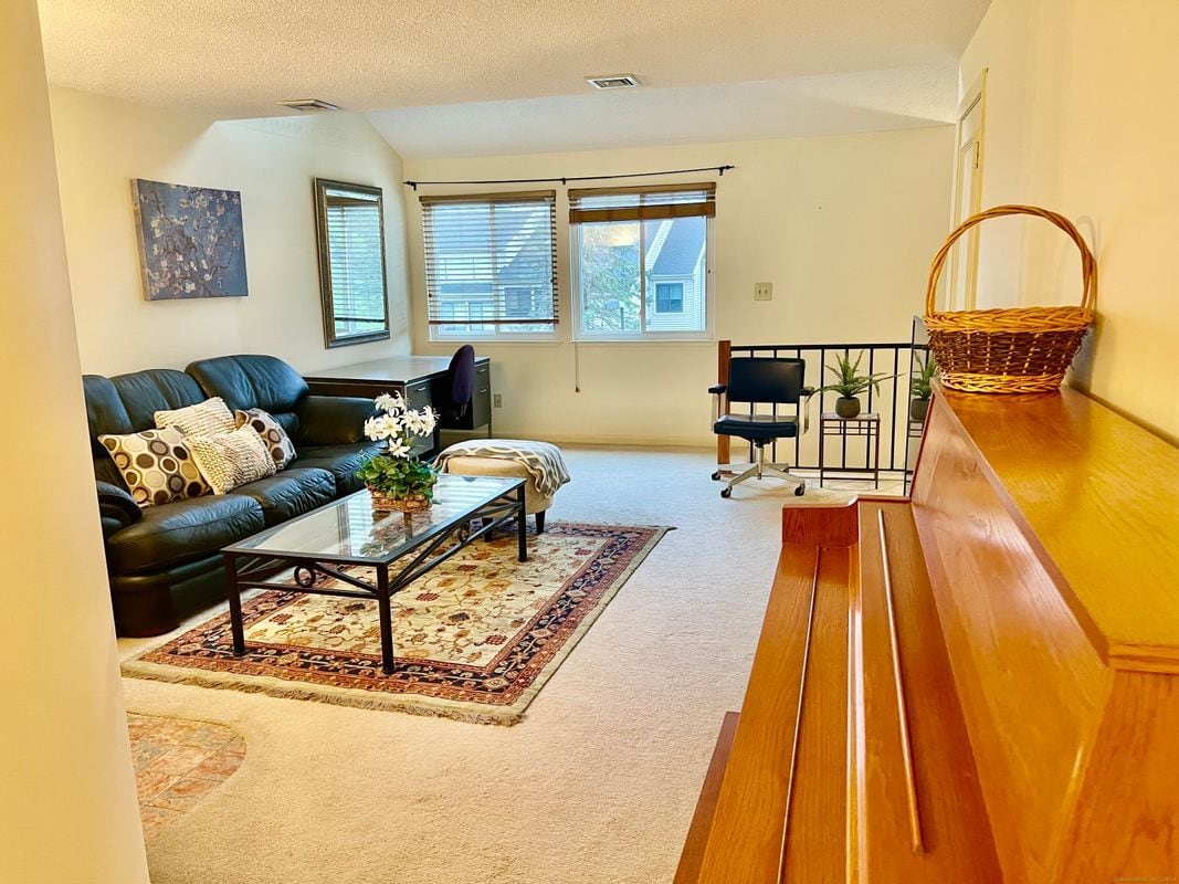 Building Photo - 300 Brittany Farms Rd