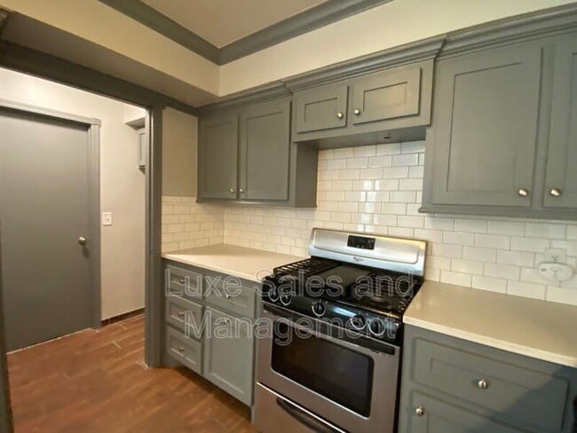 Building Photo - 910 Oak Hill Rd