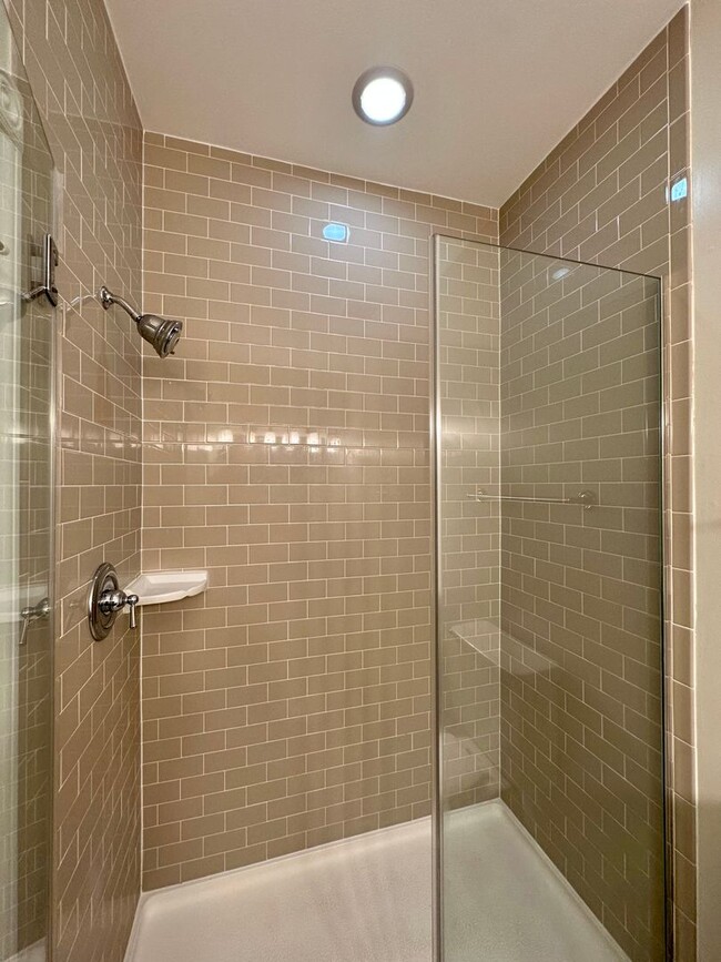 Building Photo - Charming  2Bed/2Bath in Patterson Park