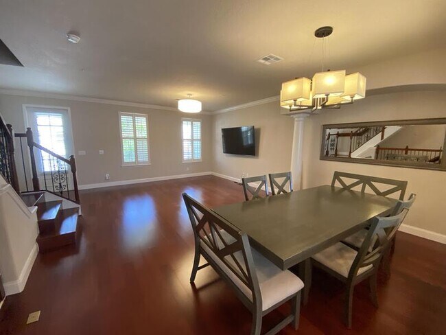 Building Photo - 4570 Virginia Dr