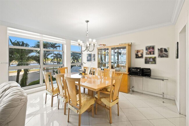 Building Photo - 5055 Collins Ave