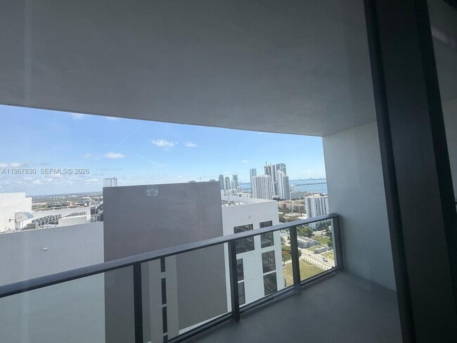 Building Photo - 1600 NE 1st Ave