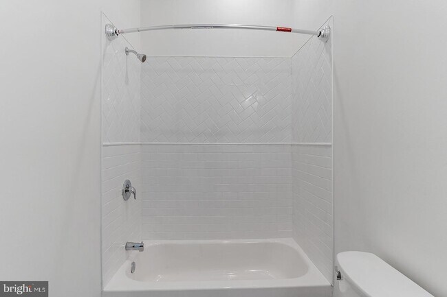 Building Photo - 980 N Marshall St