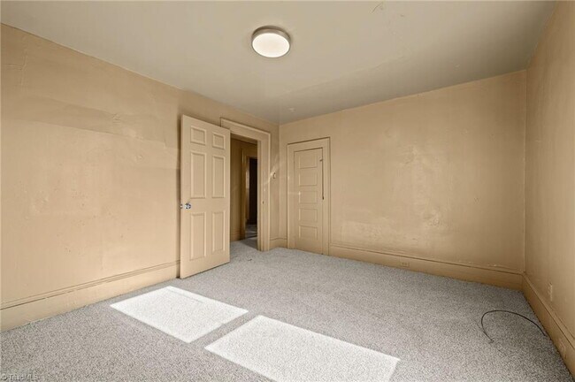 Building Photo - "Charming 3-Bedroom Home in the Heart of Winston-Salem-Pets Welcome Housing Vouchers Accepted!