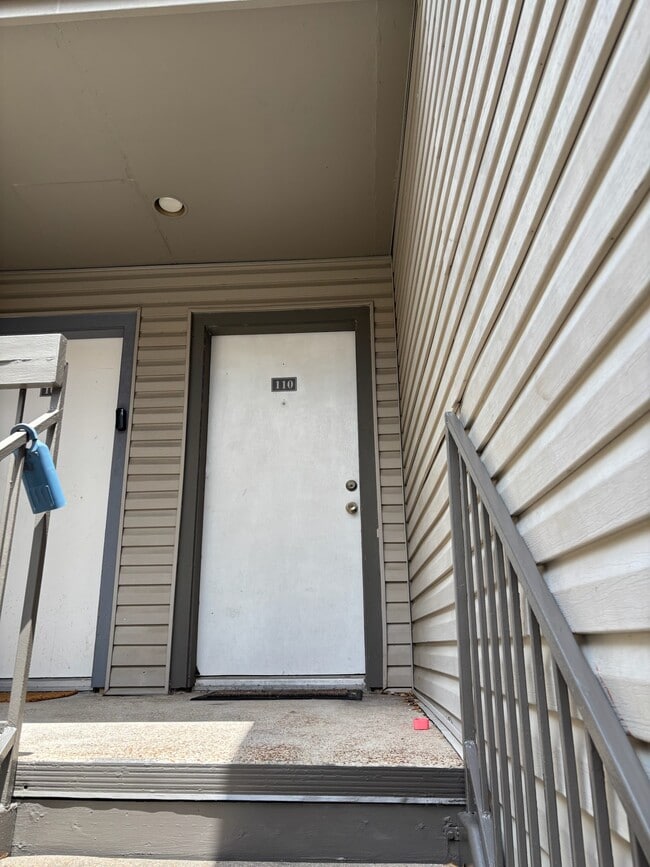 Building Photo - 9707 Richmond Ave
