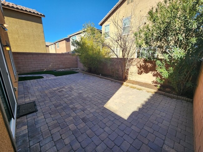 Building Photo - Lovely Two Story Home in Mountain Edge Community