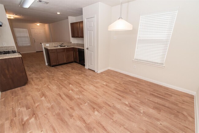 Building Photo - 2610 Vikram Dr