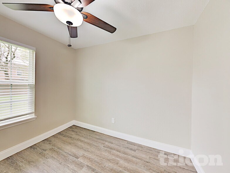 Building Photo - 837 Pine Mountain Dr