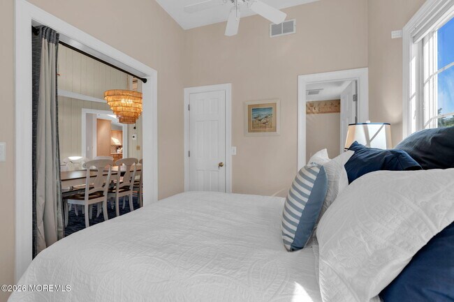 Building Photo - 215 Neptune Pl