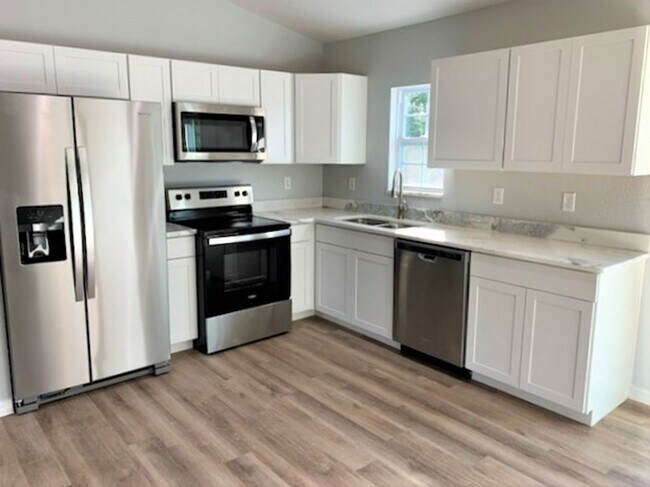 Building Photo - 2022-Built 3/2/2 on Corner Lot in Ocala – ...