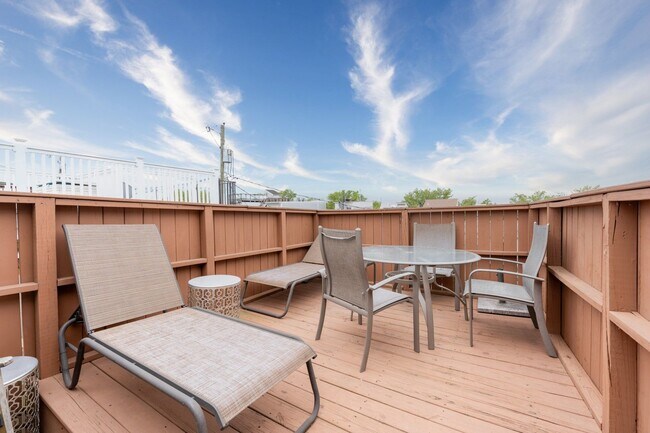 Building Photo - 1516 William St