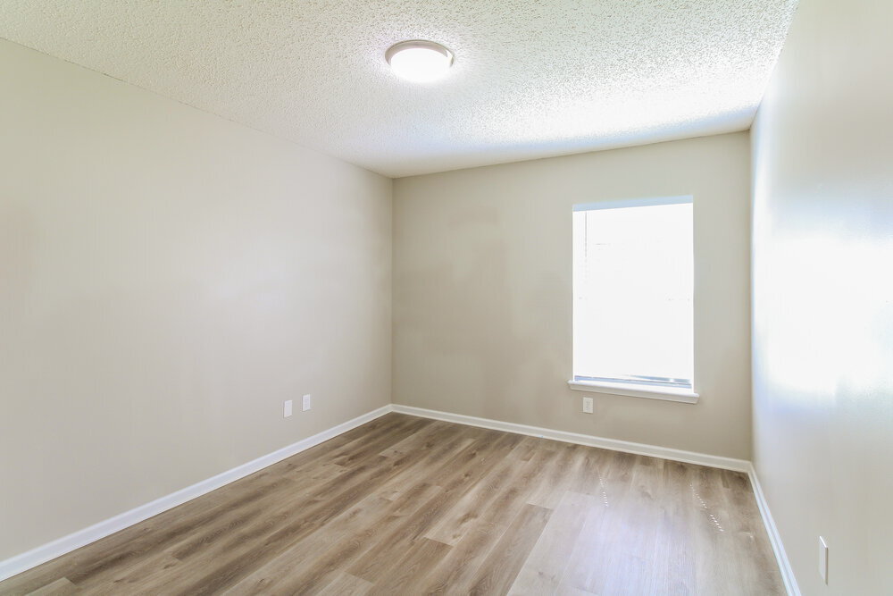 Building Photo - 717 S Lake Cunningham Ave