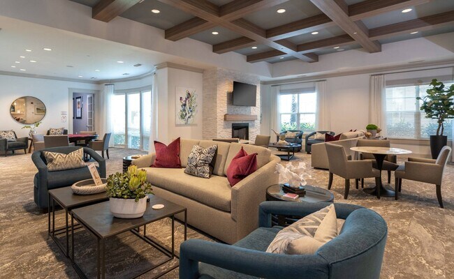 Stylish Lounge - Arcadia Gardens