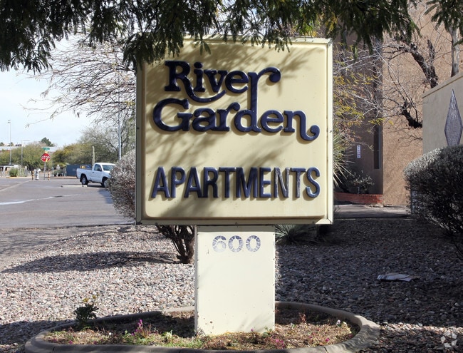 600 E Bromley St - River Garden Apartments