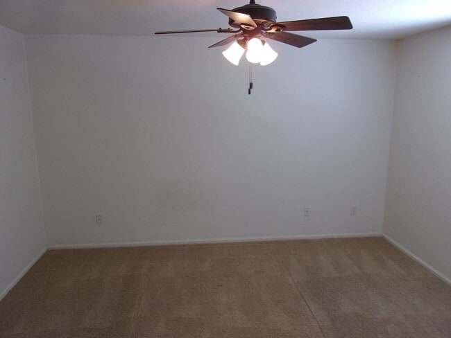 Building Photo - 8361 Newbury Way