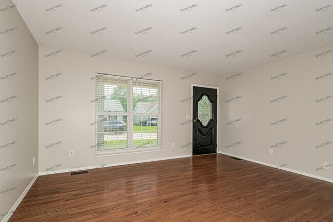 Building Photo - 734 Bull Valley Dr