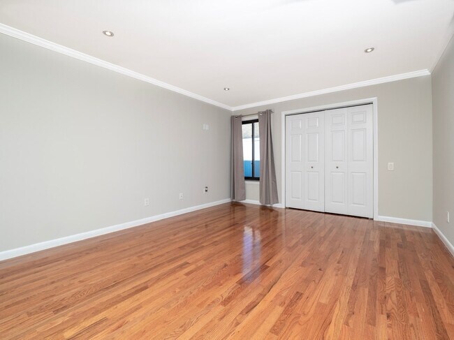 Building Photo - 2 Cypress Ln