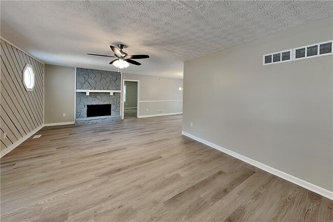 Building Photo - 1707 Hickory Grove Trail NW